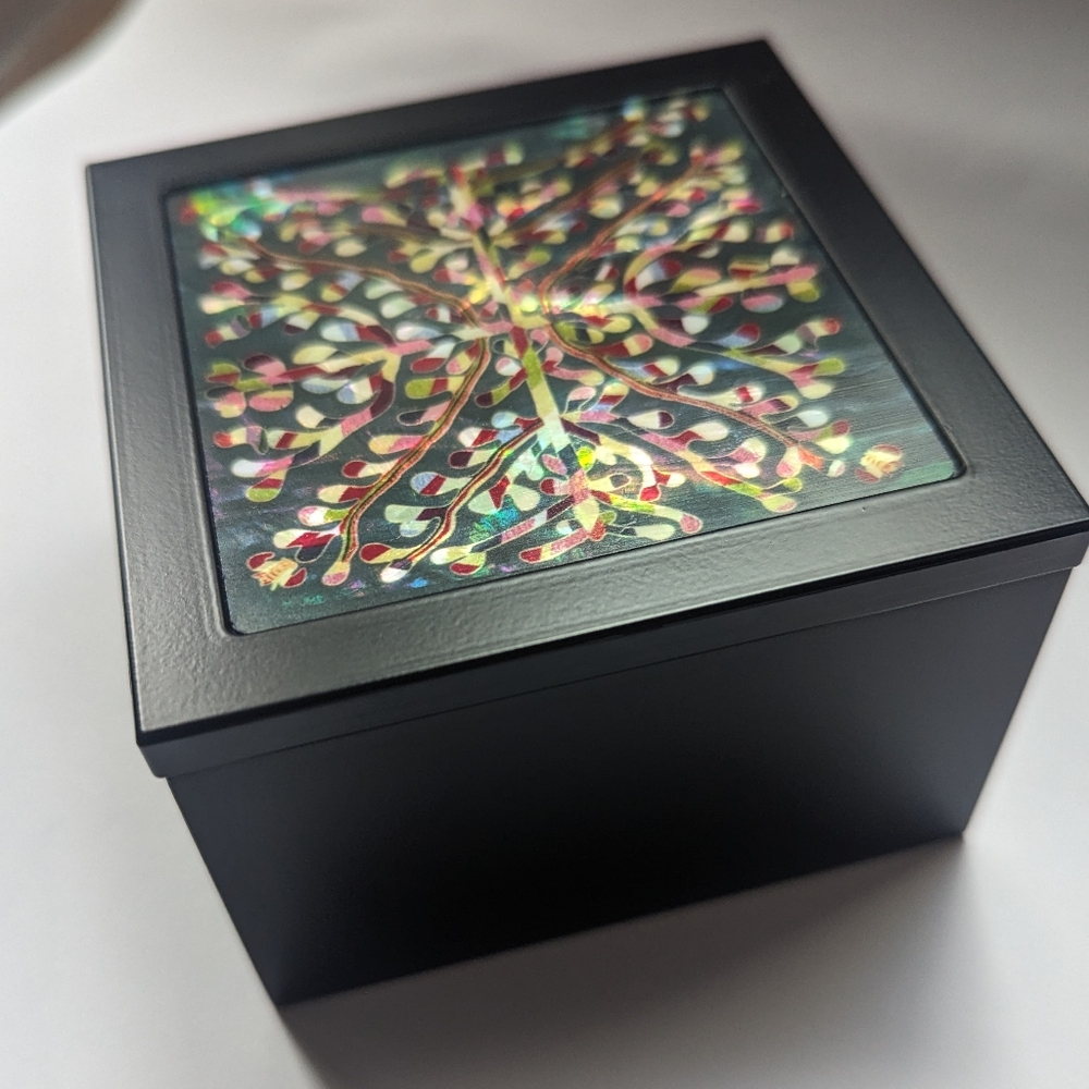 NWT - K-Heritage - Mother of Pearl Trinket Box - Tree of Life